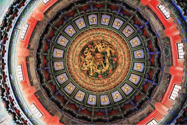 中国古建筑关于藻井的装饰艺术