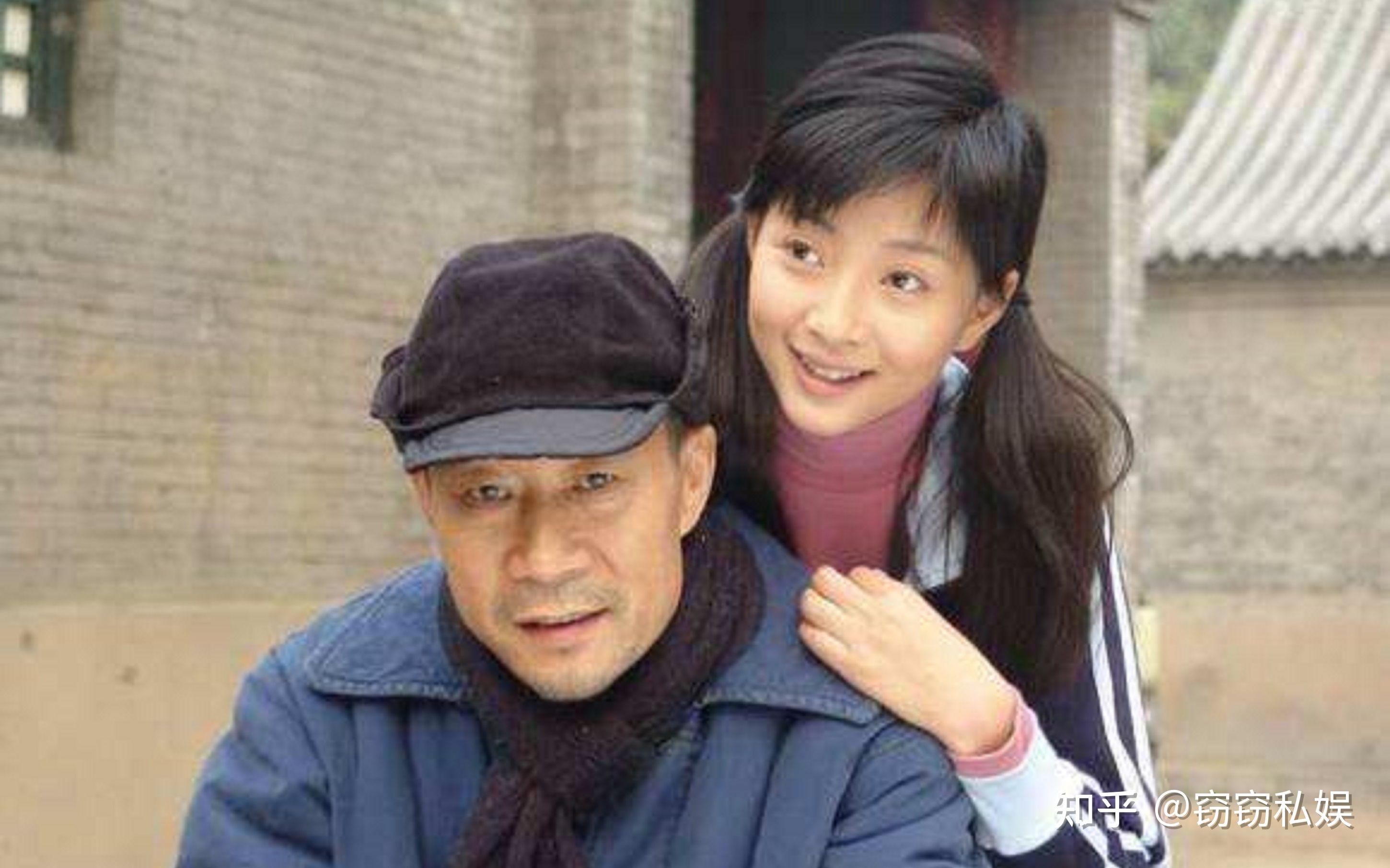 在妻子的陪伴下,还真有一段时间李雪健感到了身体好转,他以为自己战胜