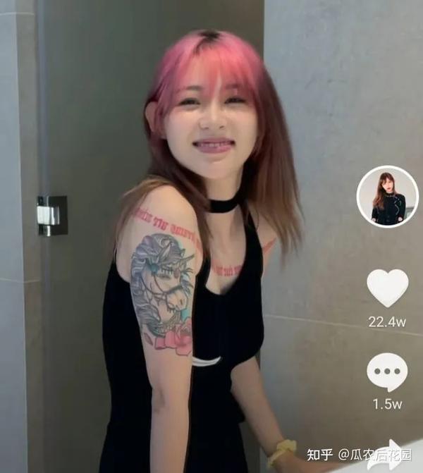 网红痞幼在卫生间醉酒 配失恋文案 粉丝看穿一切 不安慰反调侃