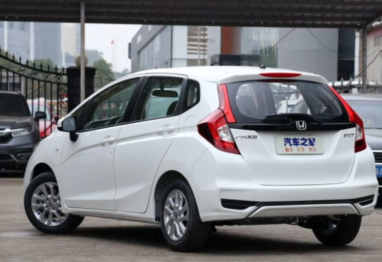 本田飞度放弃尊严最高可优惠05万元