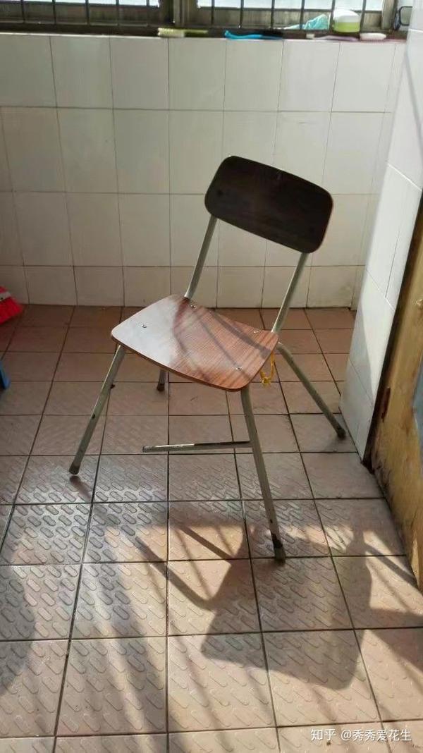 在宿舍的床上掉下来是什么样的一种体验?