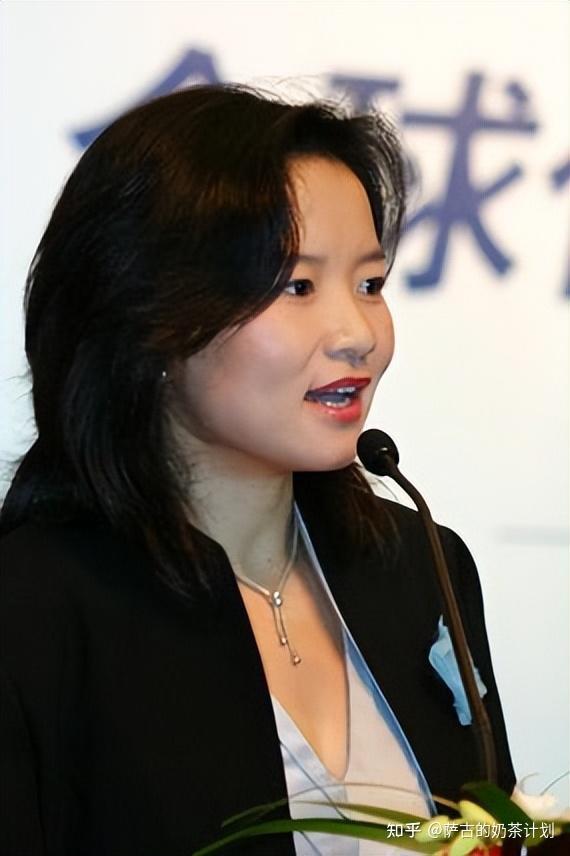 2001年,澳大利亚情报部门首次接触到一名华裔女子成蕾,发现她经常往返