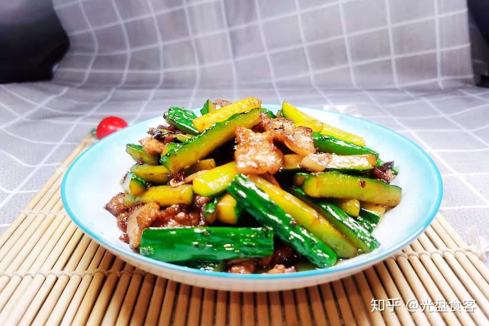 分享家常菜黄瓜木耳炒肉的正确做法，肉嫩菜香 - 哔哩哔哩