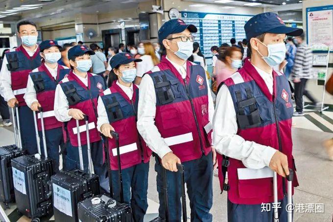 香港醫生痛哭頂不住了於是內地醫生來了