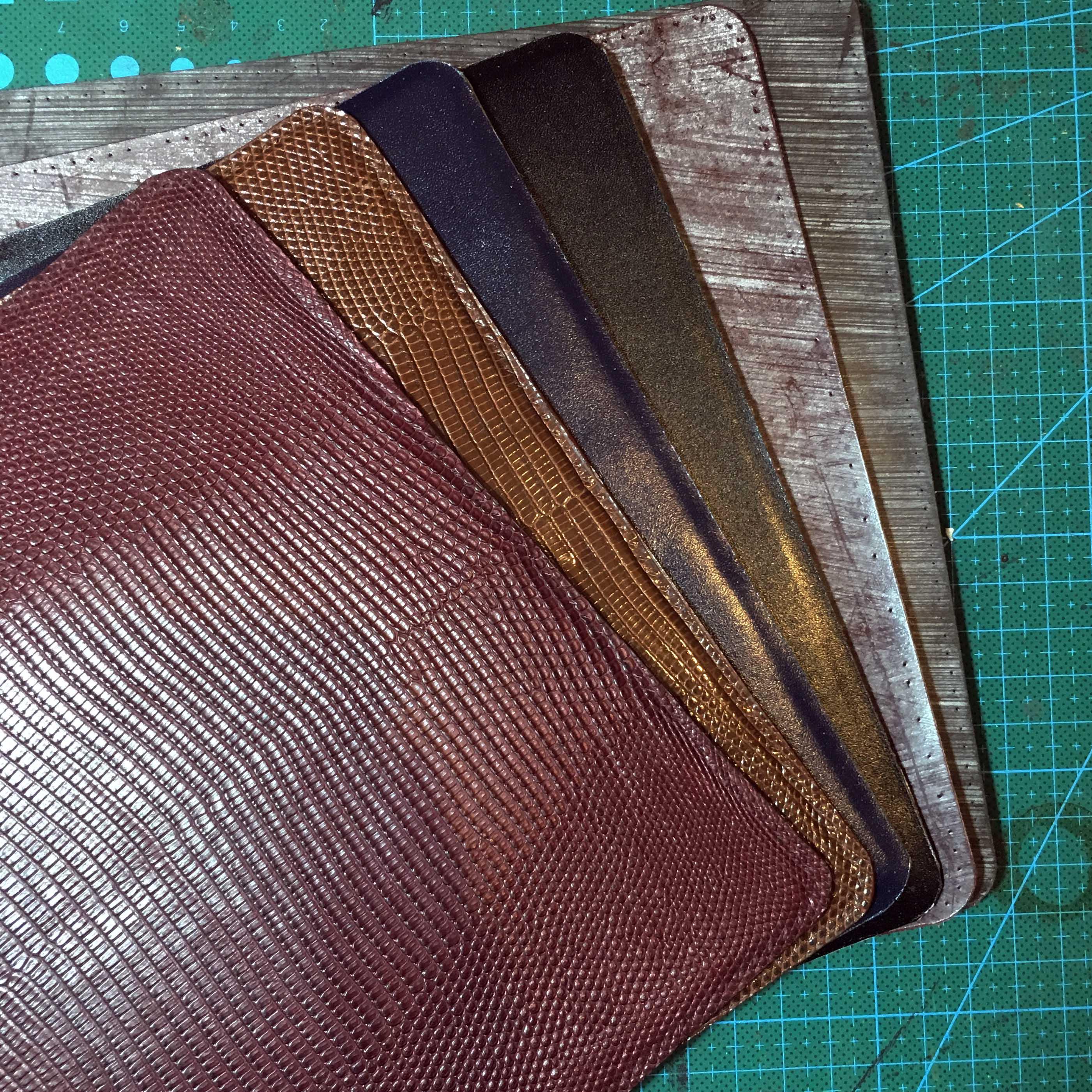 还有很多交代不完的,比如各种植鞣革鞣制时采用的单宁,苯胺皮和半苯胺