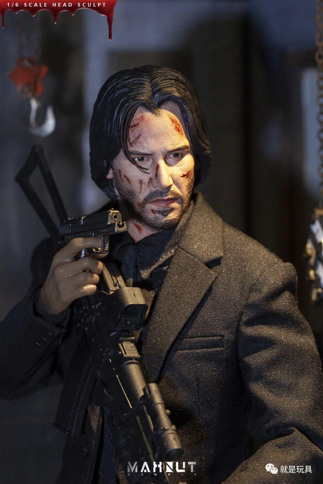 对比上图中ht的john wick,maxnut这款头雕首先脸型来说明显要瘦削不少