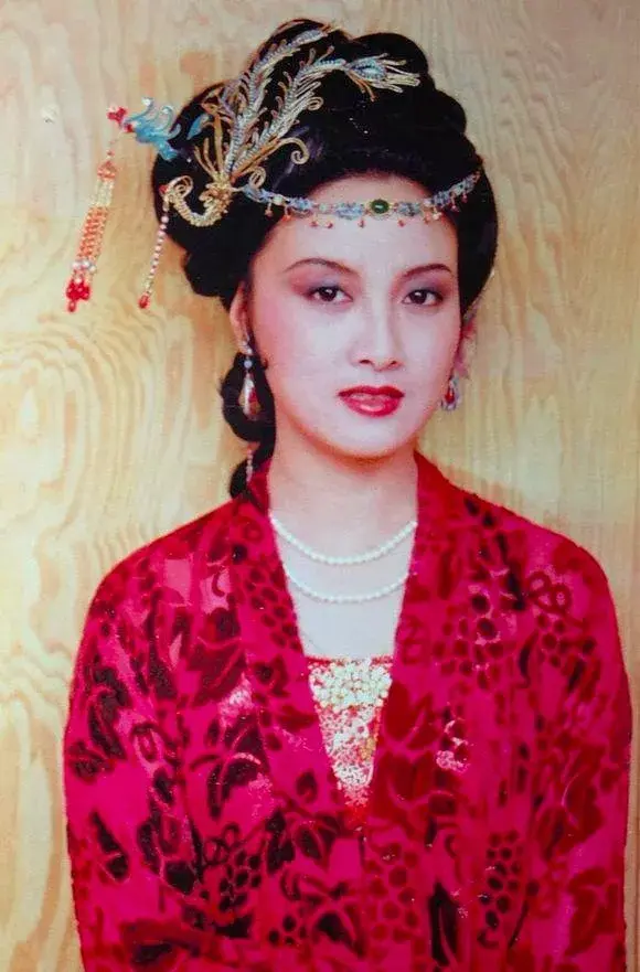 王熙凤薛宝钗探春秦可卿可能大多数人第一反应,或是王熙凤,或是薛宝钗