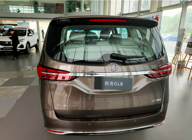 进店实拍2021款别克gl8檀香金色车身很罕见配20t9at