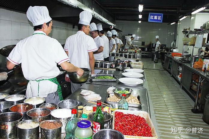 就这样,饭托也好,探店也罢,作为饮食业的一种生态,千百年来实际的存在