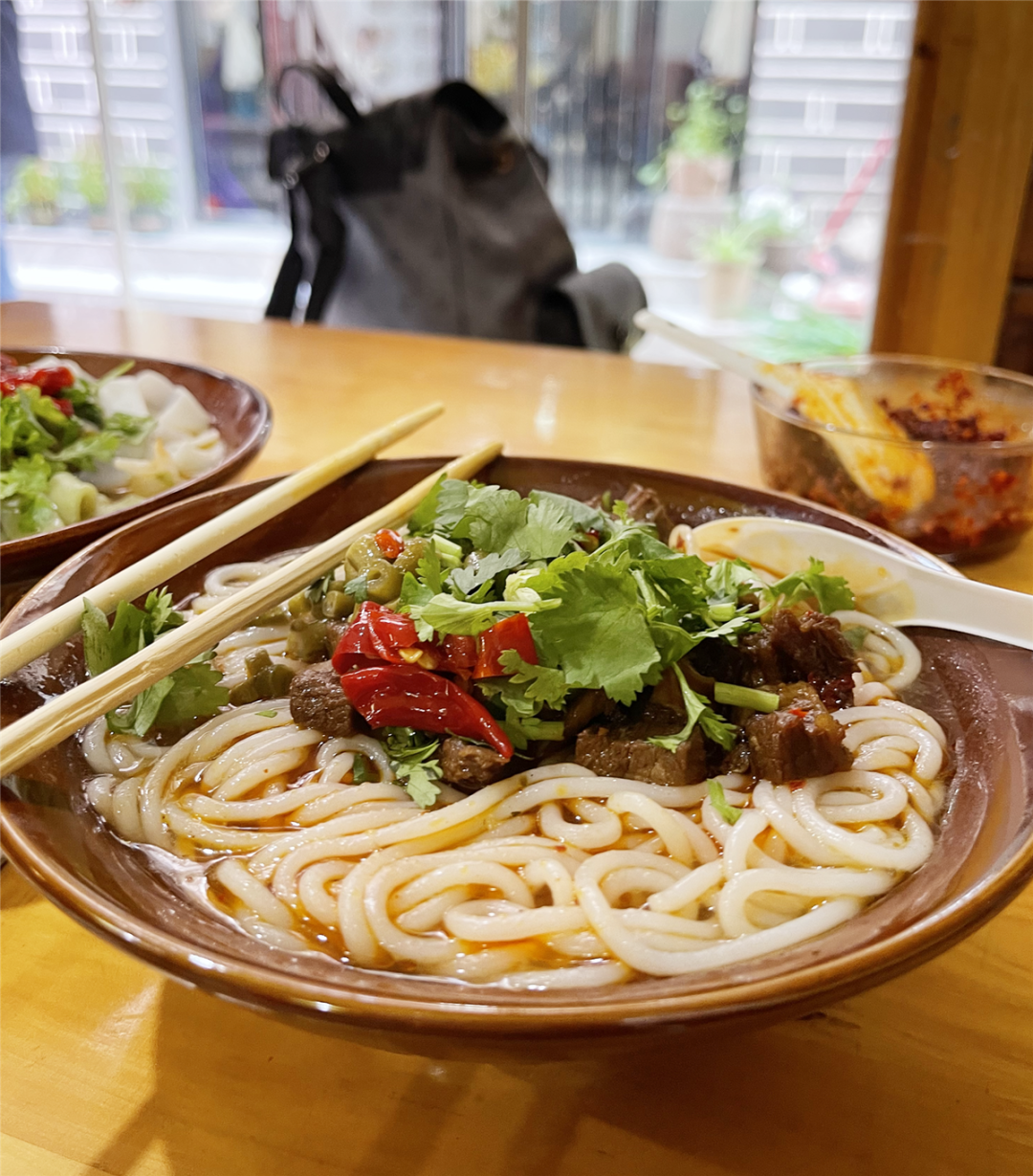 科技文人一阳show凤凰古城的桥芙蓉镇的瀑布沈从文的船