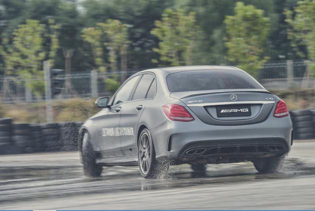 2017 年上市的奔驰 C43 AMG 如何?