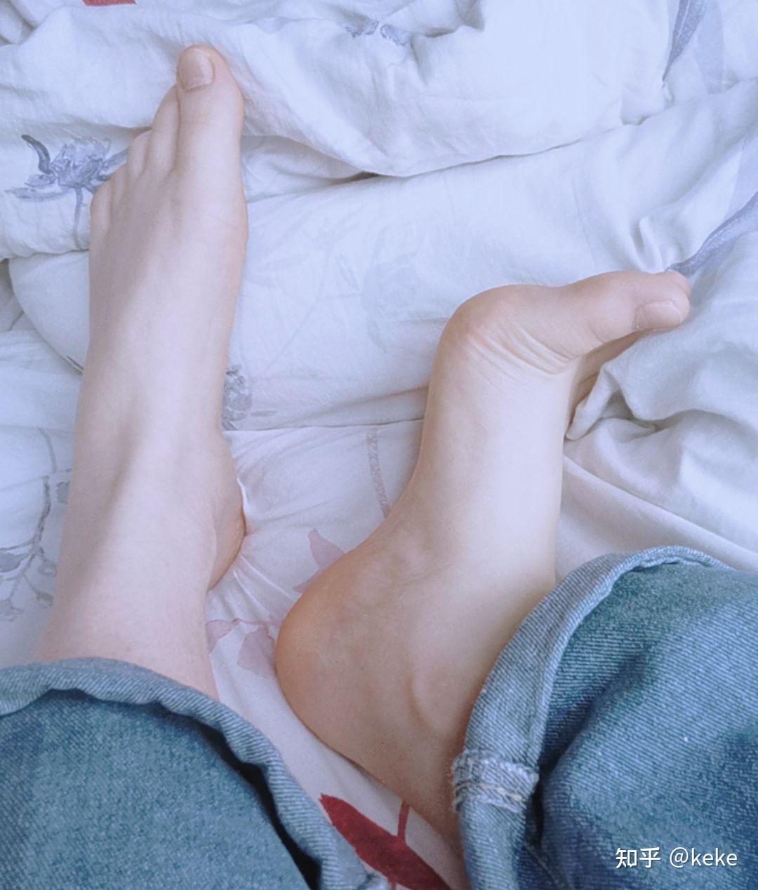 女生的脚好看是什么样的