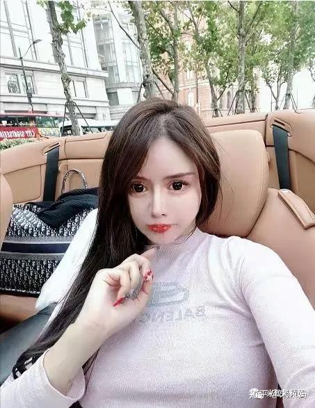 最极致的例子,来自今年15岁的小z娜娜,看到她的照片,米粒妈真的忍不住