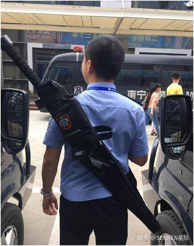 警棍警用装备里最趁手的武器