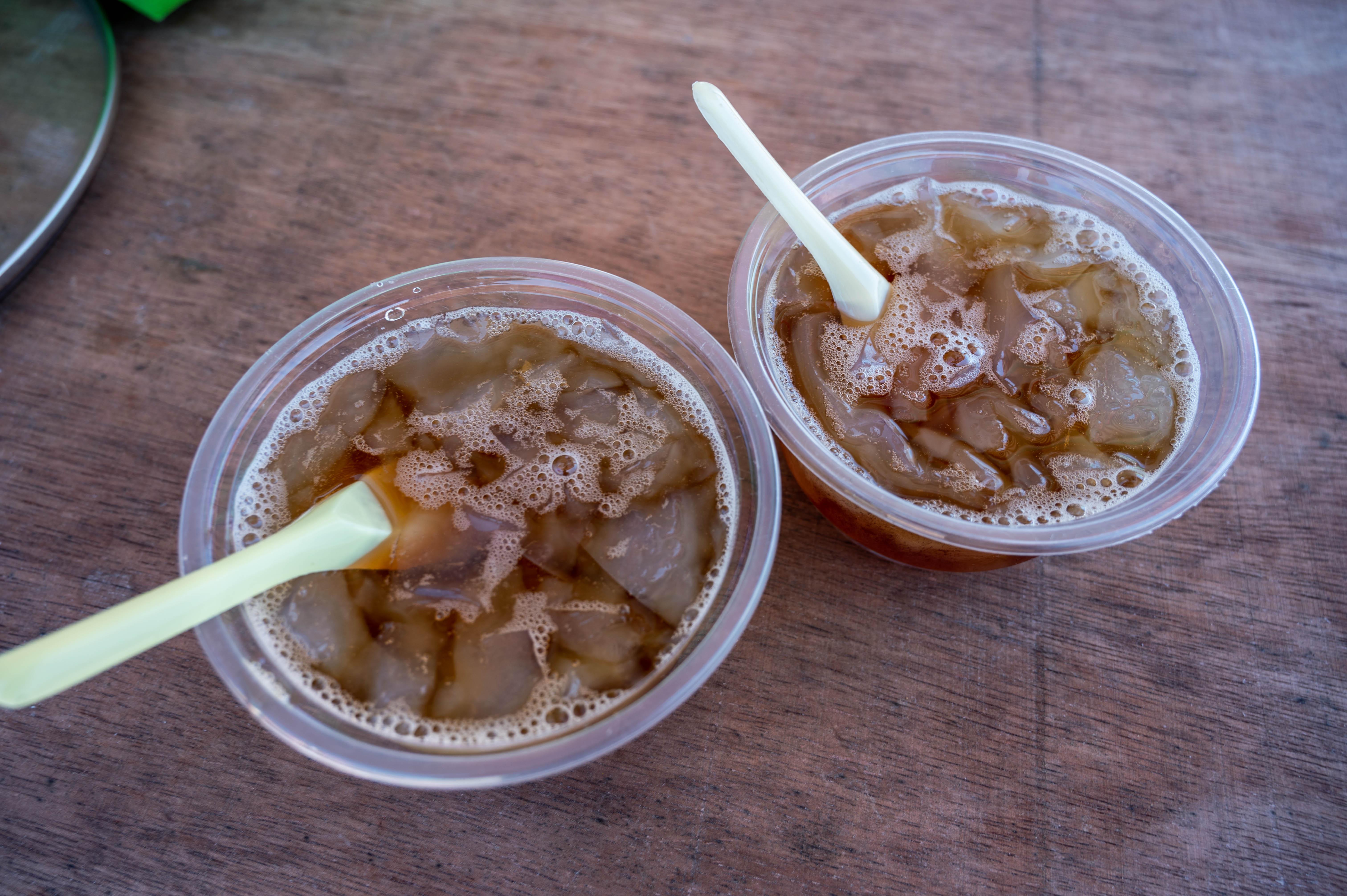 在这炎热的天气下吃一碗冰冰凉凉的海草冻非常的舒服,顺便在看着美丽