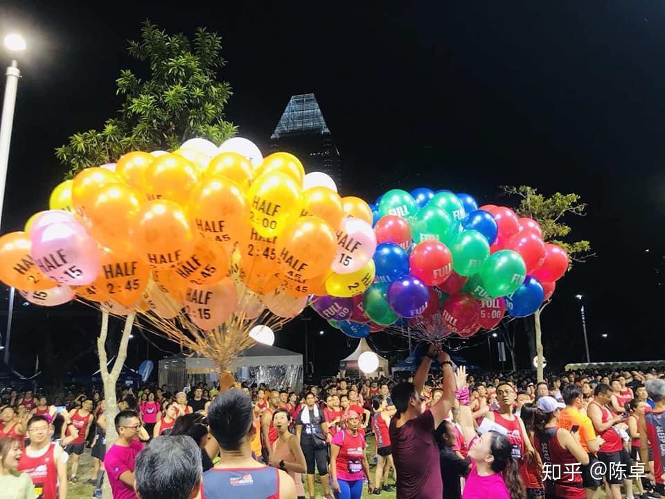 新加坡尚道马拉松赛记当马拉松碰上儿童节我在跑道上耍起孩子气