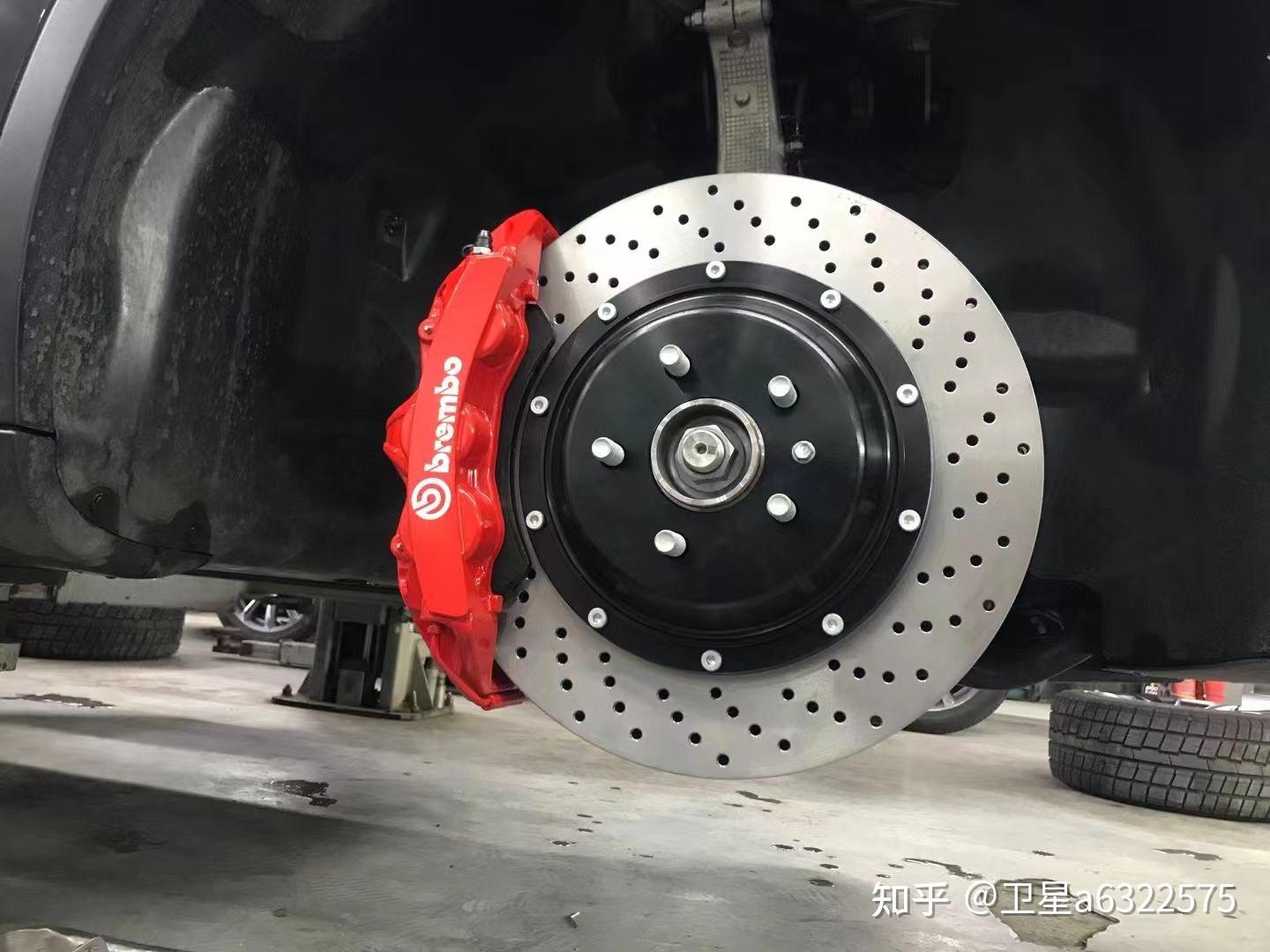 特斯拉modely刹车改装brembo前6后41刹车卡钳套装完美上车制动效果
