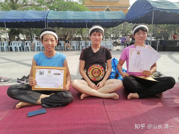 泰国拳师节:木兰获授金腰带和泰拳段位 - 知乎