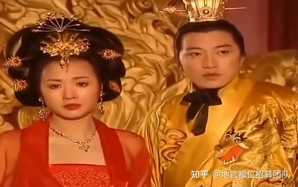 公元604年，宣华夫人正在更 衣，杨广突然闯了进去，一把将她抱住，急促的说道：“夫人貌美，何不跟了本太子？宣华夫人惊恐万分：“我是你的庶母 ...