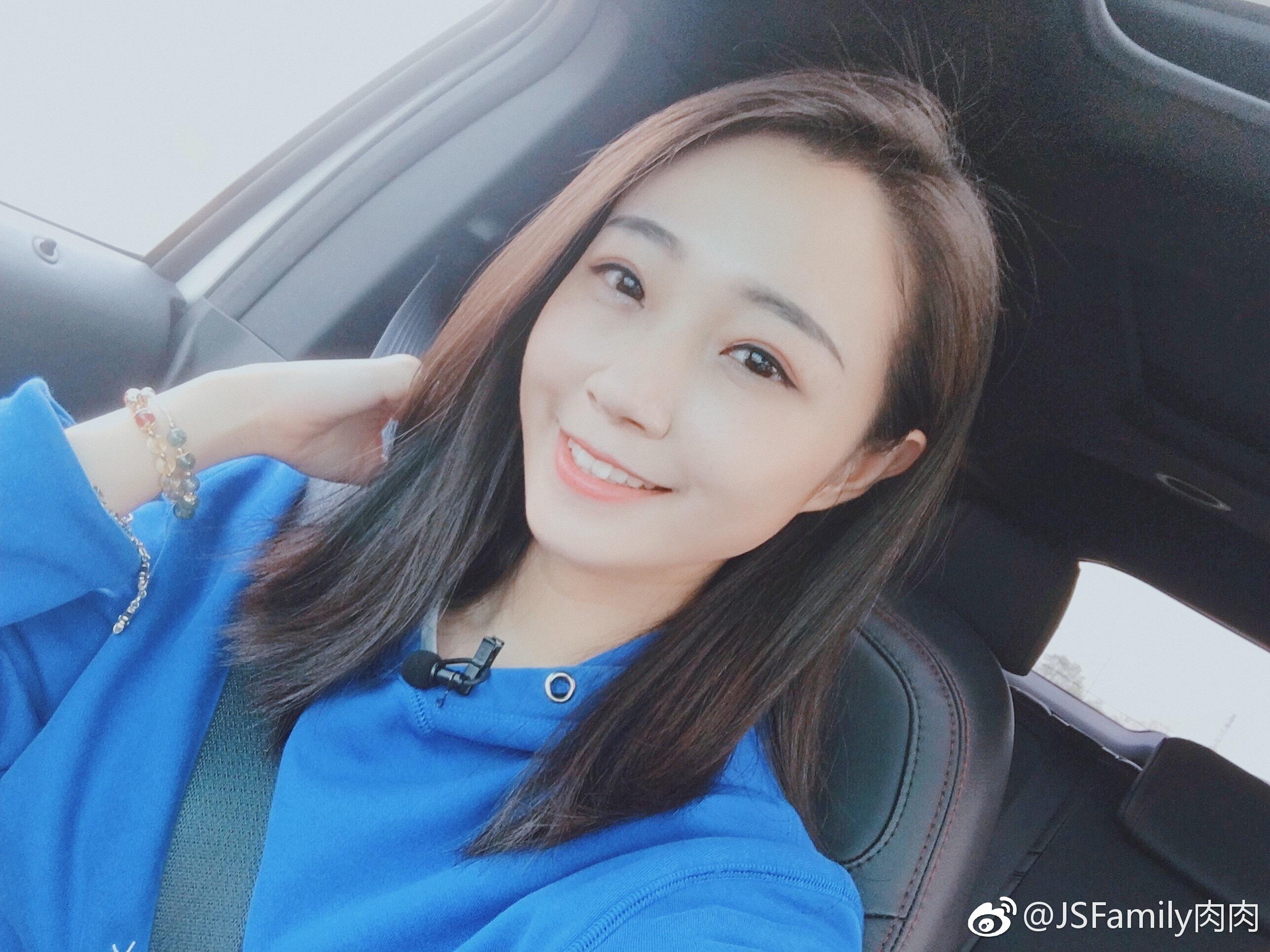 国内最美女车评人 v2-2e3c36eb00e16e1e661d396fff7e3c1a_r.jpg