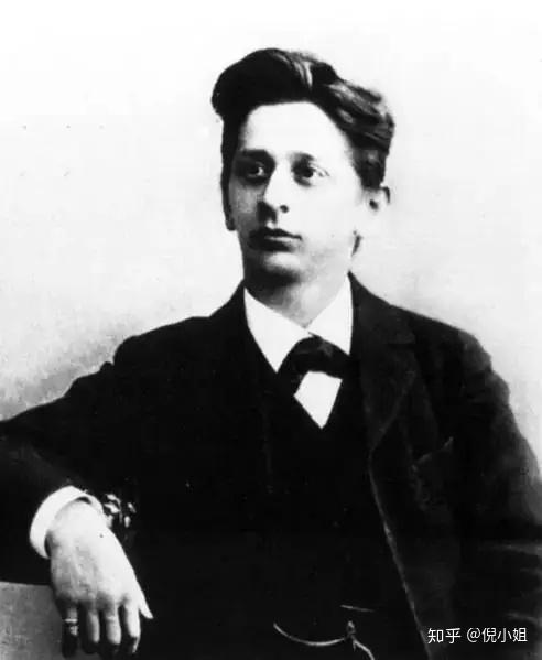 因为据说阿尔玛音乐水准了得,要不是小小年纪就被马勒收去做了老婆