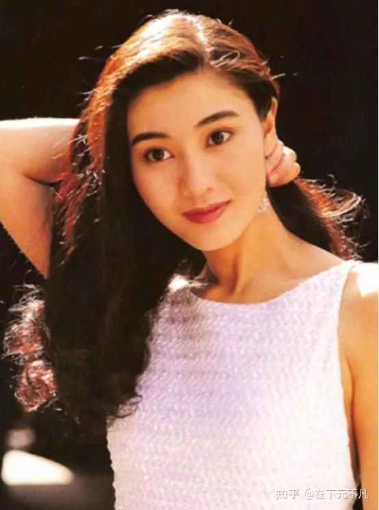 其实从李嘉欣在《志云饭局》的整场访谈中,可以听出李嘉欣对这段感情