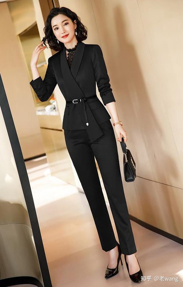 女生如何选择优雅有品味的职业装?