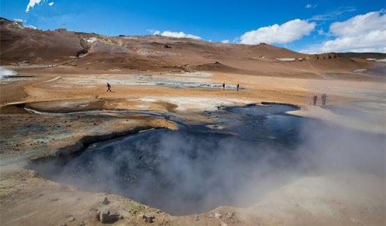 地狱湖火山口上的天堂