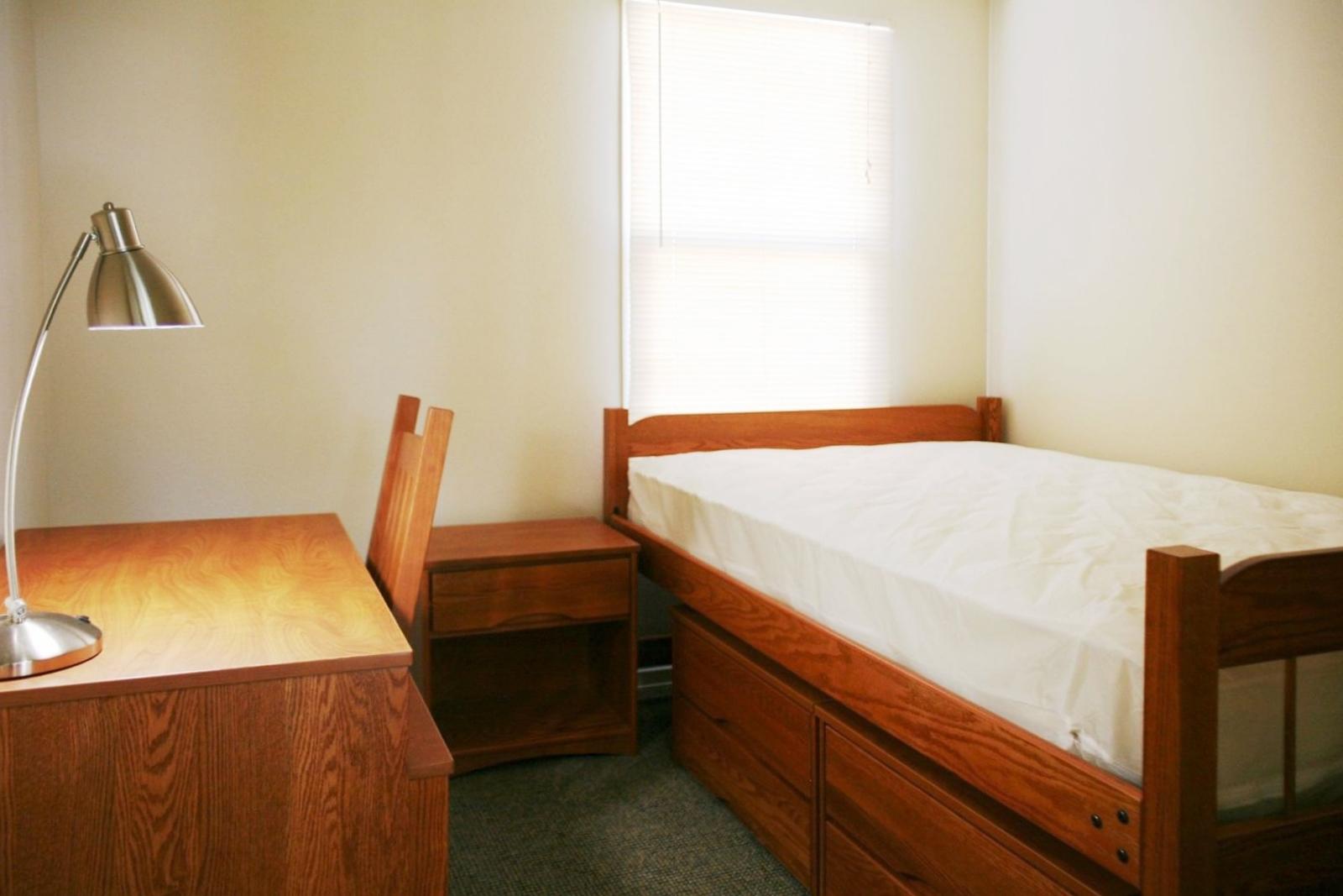 客厅ucla的宿舍,我曾经住过的地方以加州大学为例,加州伯克利和加州