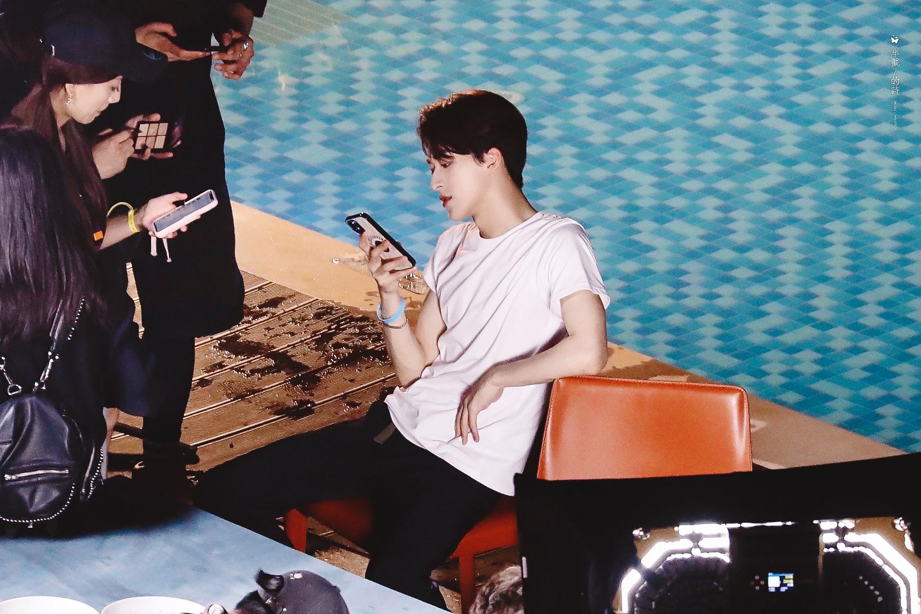 壁纸|何洛洛高清无水印壁纸 - 知乎