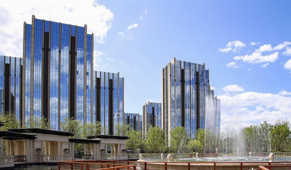 为了匹配赵全营高端低密生活区的价值,和裕地产匠造北京高端明星项目
