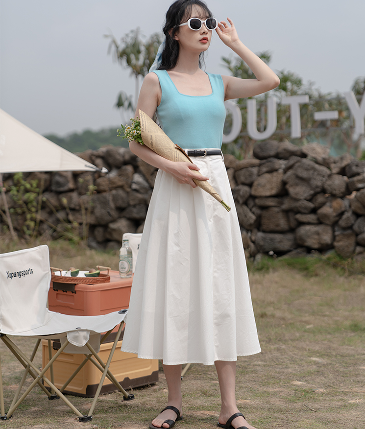 白色半身裙应该搭配什么上衣