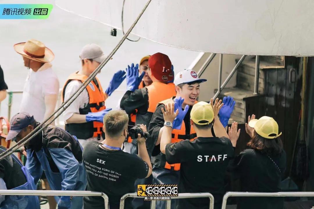 哈哈哈哈哈行进式户外真人秀中的真实魅力