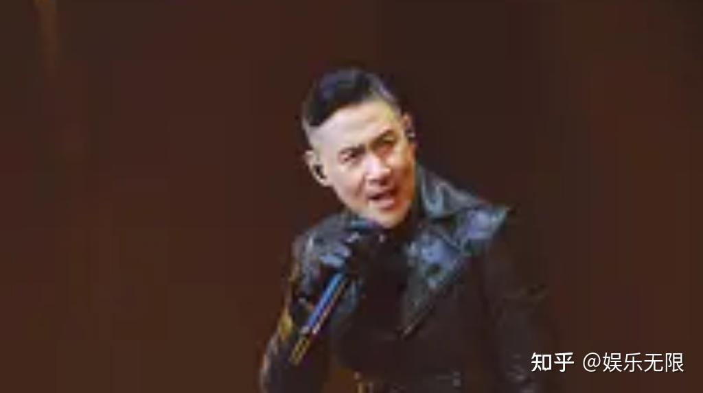 张学友演唱会劈叉一曲劈叉尽显歌神风采