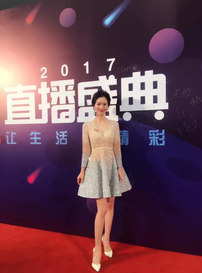 怎么成为淘宝模特 v2-2f3d60f339fdf2e815a598b089a0c832_r.jpg