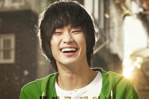 韩国偶像演戏这么拼金秀贤傻子特工大写的服气