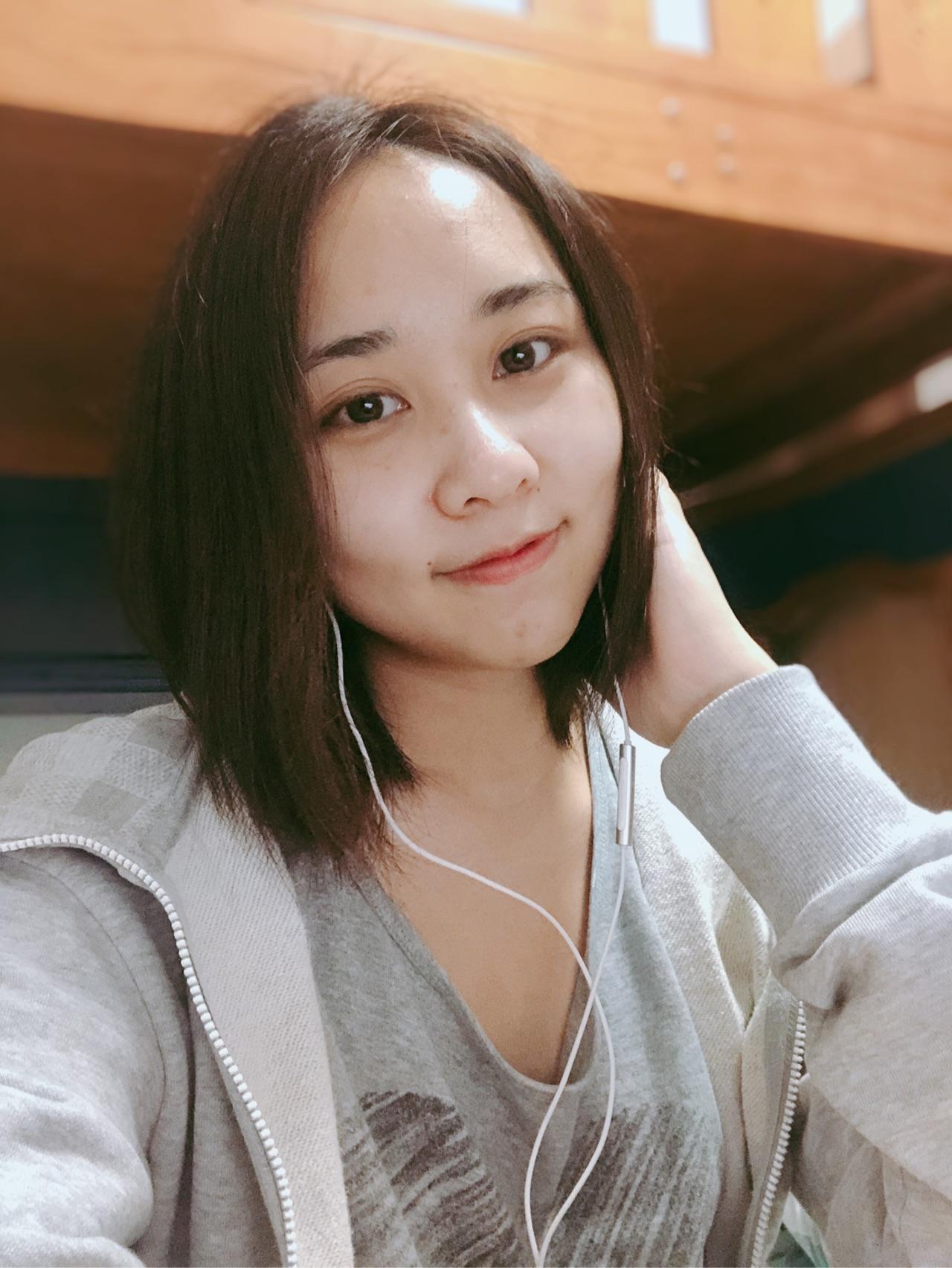 请问那些女孩子用了美颜相机或是美图秀秀凭什么还说自己是素颜