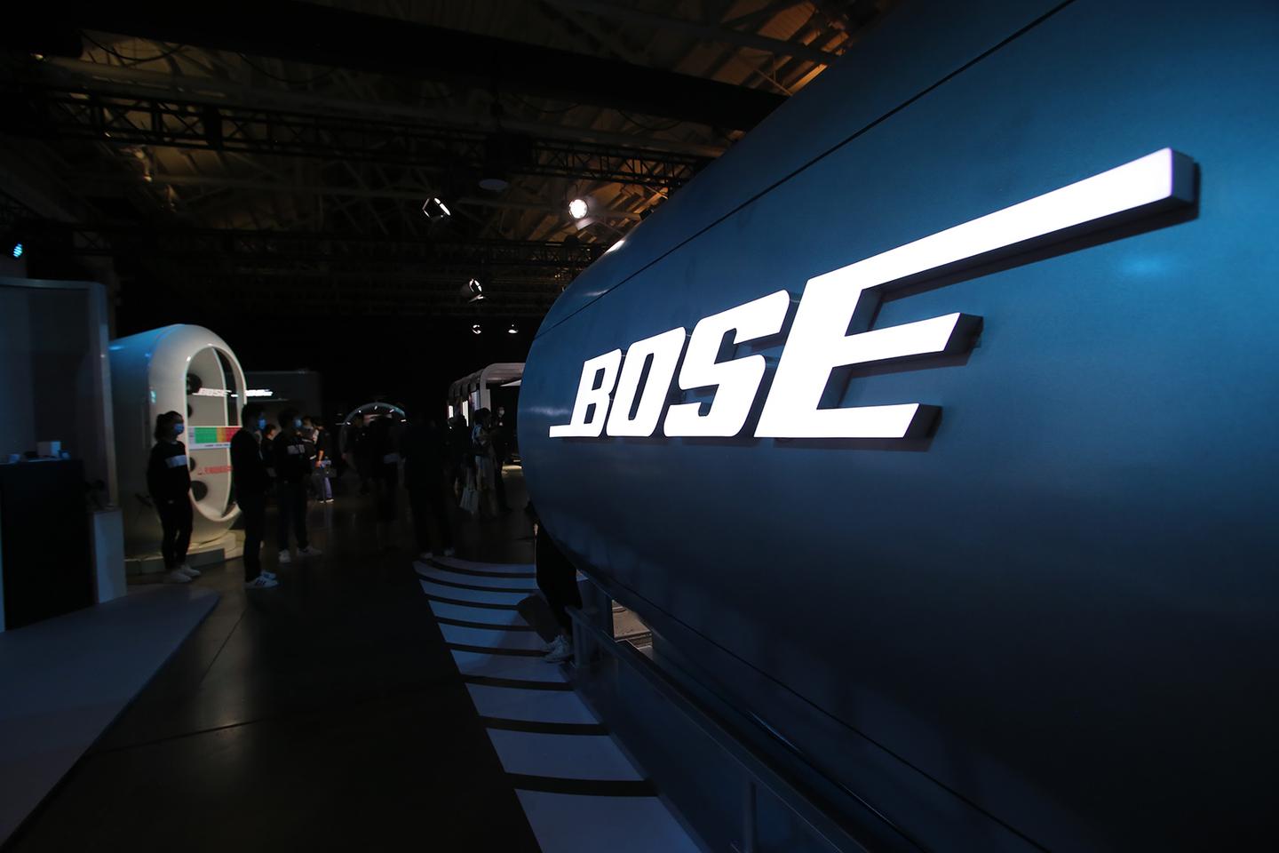 汽车本是个不适合听音乐的环境但bose却把它转变为移动的音乐厅