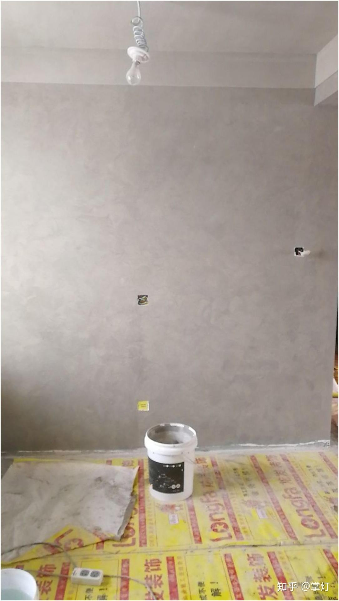 清水漆还有一点需要大家注意的是,由于粗犷的艺术水泥漆内部含有沙子