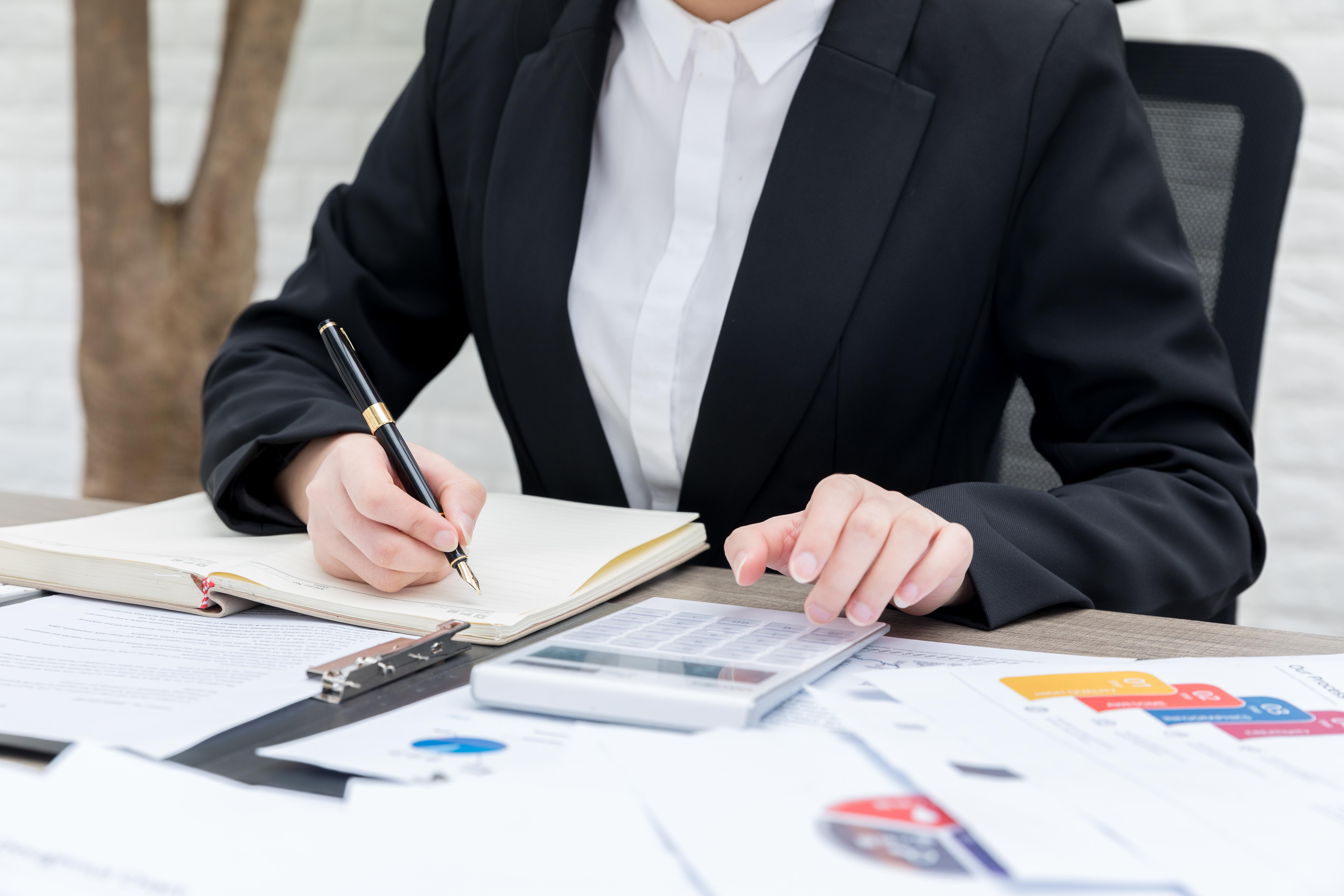 在最初进入会计行业,都是从出纳开始,虽然只是简单的管钱工作,但是