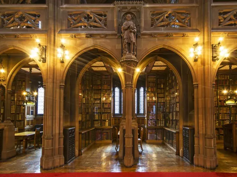 曼彻斯特大学john rylands library图书馆内设有特别收藏研究中心