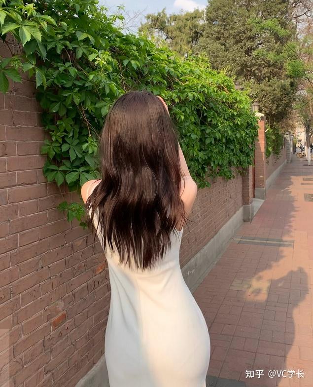 高颜值好身材的甜美女孩