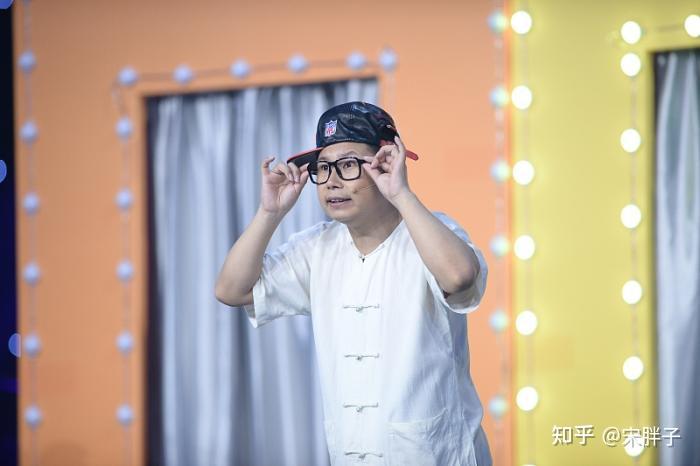 徒弟闫佳宝创立外语相声搭档李菁仕途亨通何沄伟该喜还是悲