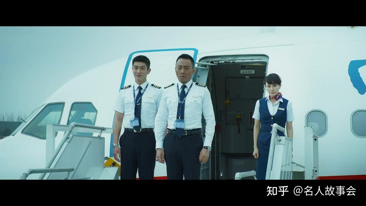 中国机长刘传建:他在近万米高空拯救128个生命 - 知乎