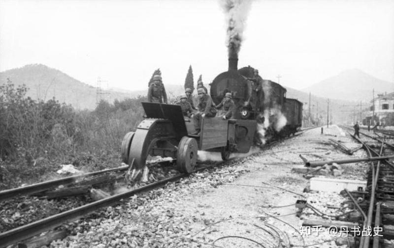M46 Train M46铁路破坏者,用6挺重机枪“啃”铁轨的鸡肋设计 - 知乎