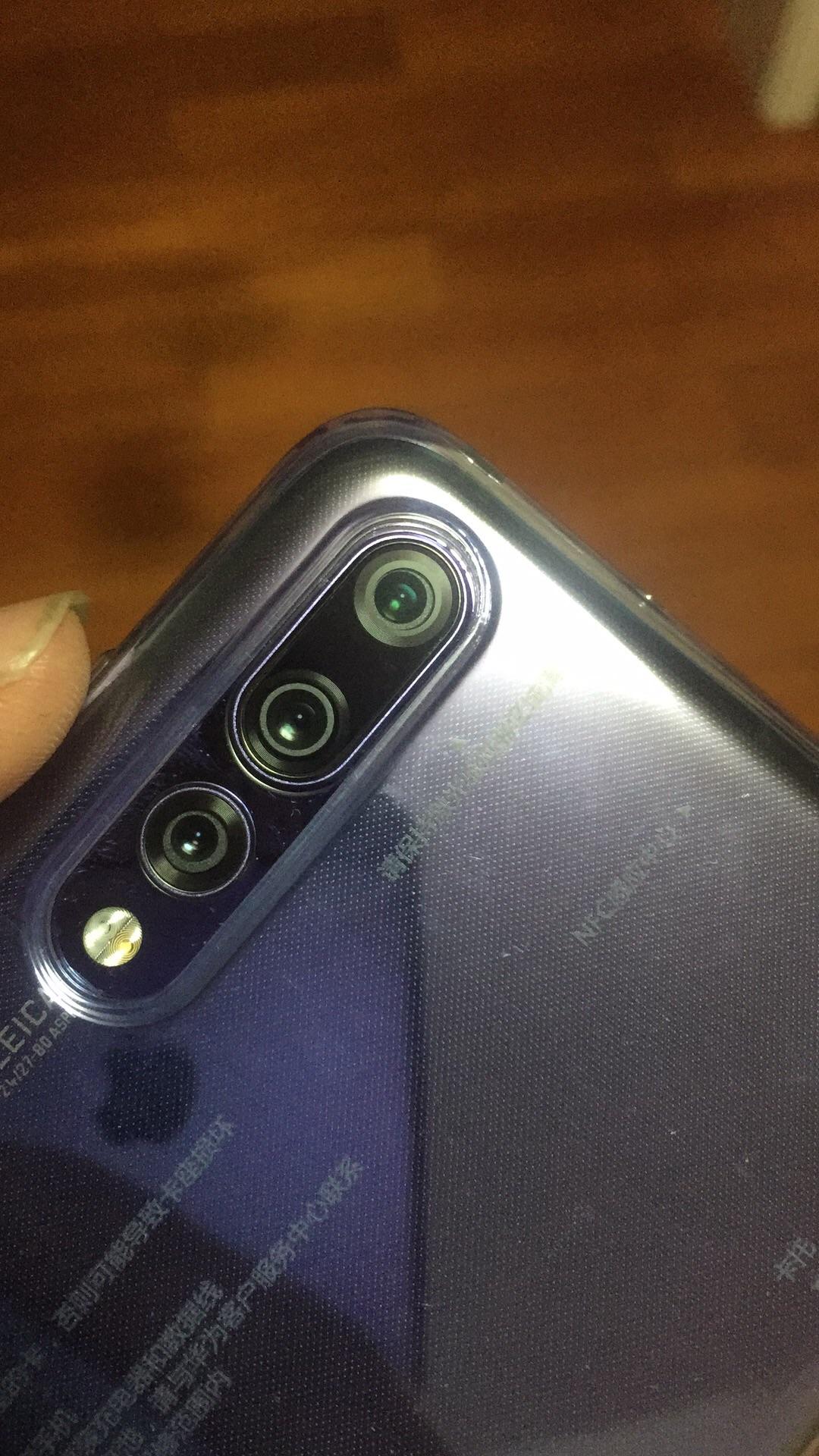 请教华为p20pro摄像头歪问题