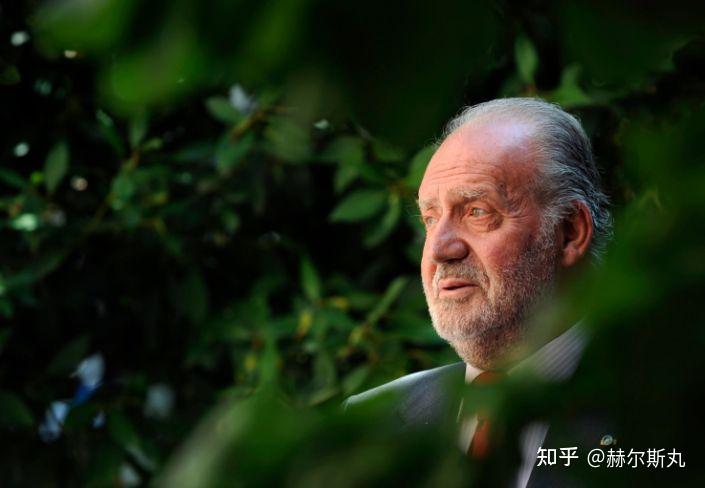 比利亚雷霍先生与祖·塞恩-维特根斯坦女士谈话的一个录影带,泄漏到了