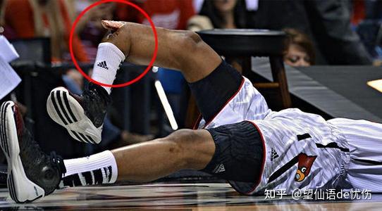 升起的新星,保罗·乔治在一次回防快攻时追身封盖詹姆斯哈登上篮时