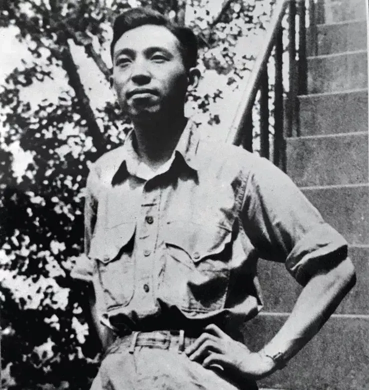 穆旦生于天津,虽然与金庸素昧平生,但两人的生命中有着惊人的巧合:查