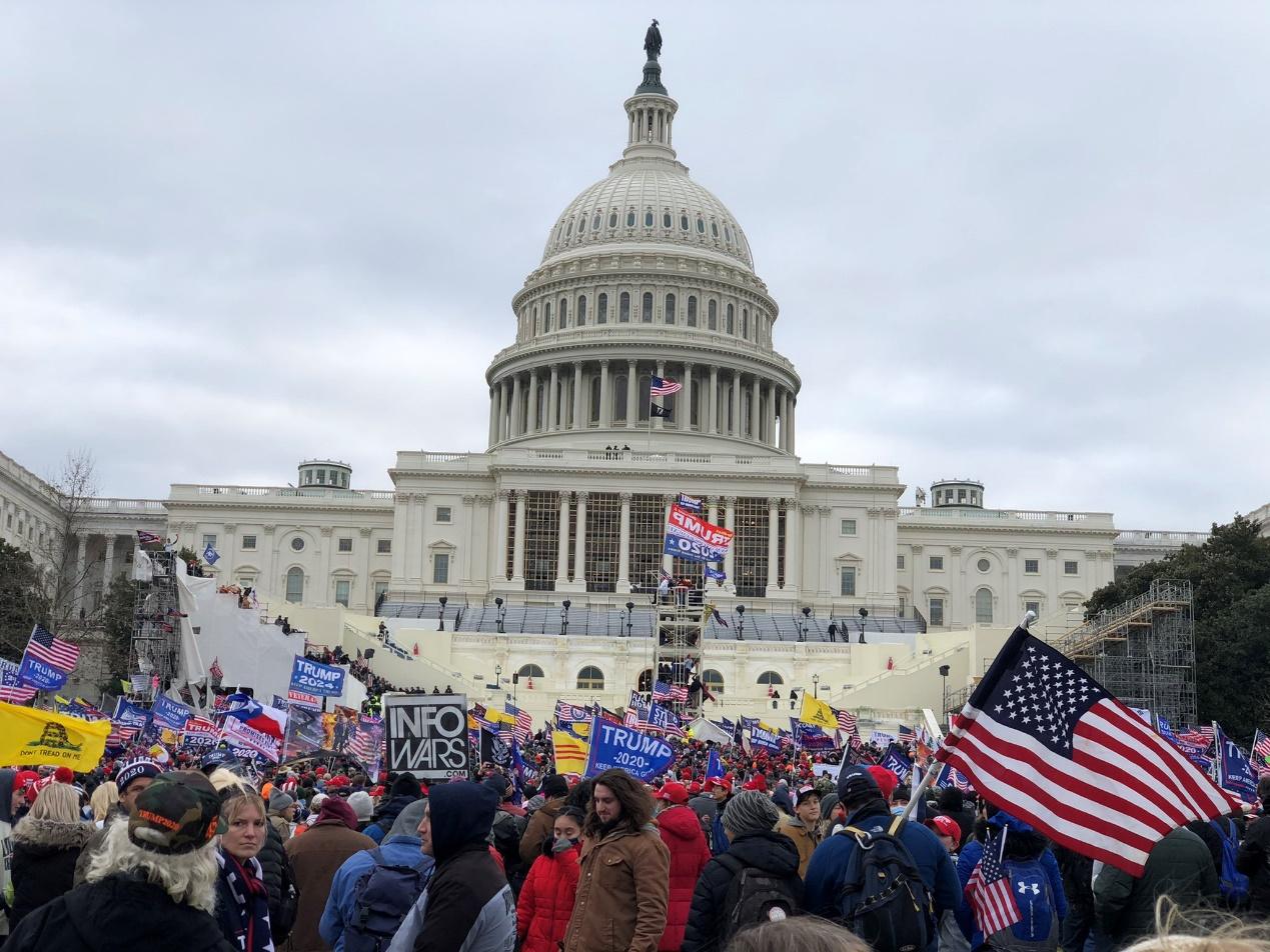意外和平示威演变为冲击国会山事件